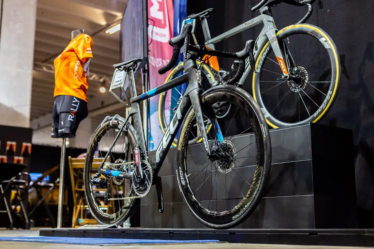 MEET THE EXPERTS by VDW BIKES - Gallery